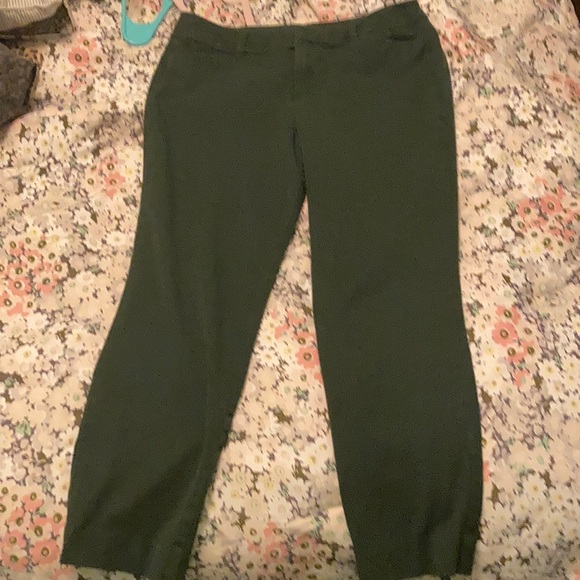 Women’s Old Navy Green Pixie Cut Pants - Picture 1 of 3